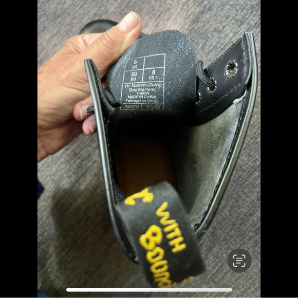 Women’s 8 Dr Marten classic lace up boot - Picture 6 of 6